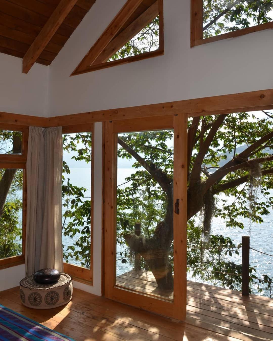 Baba Yaga Atitlan Lodge *