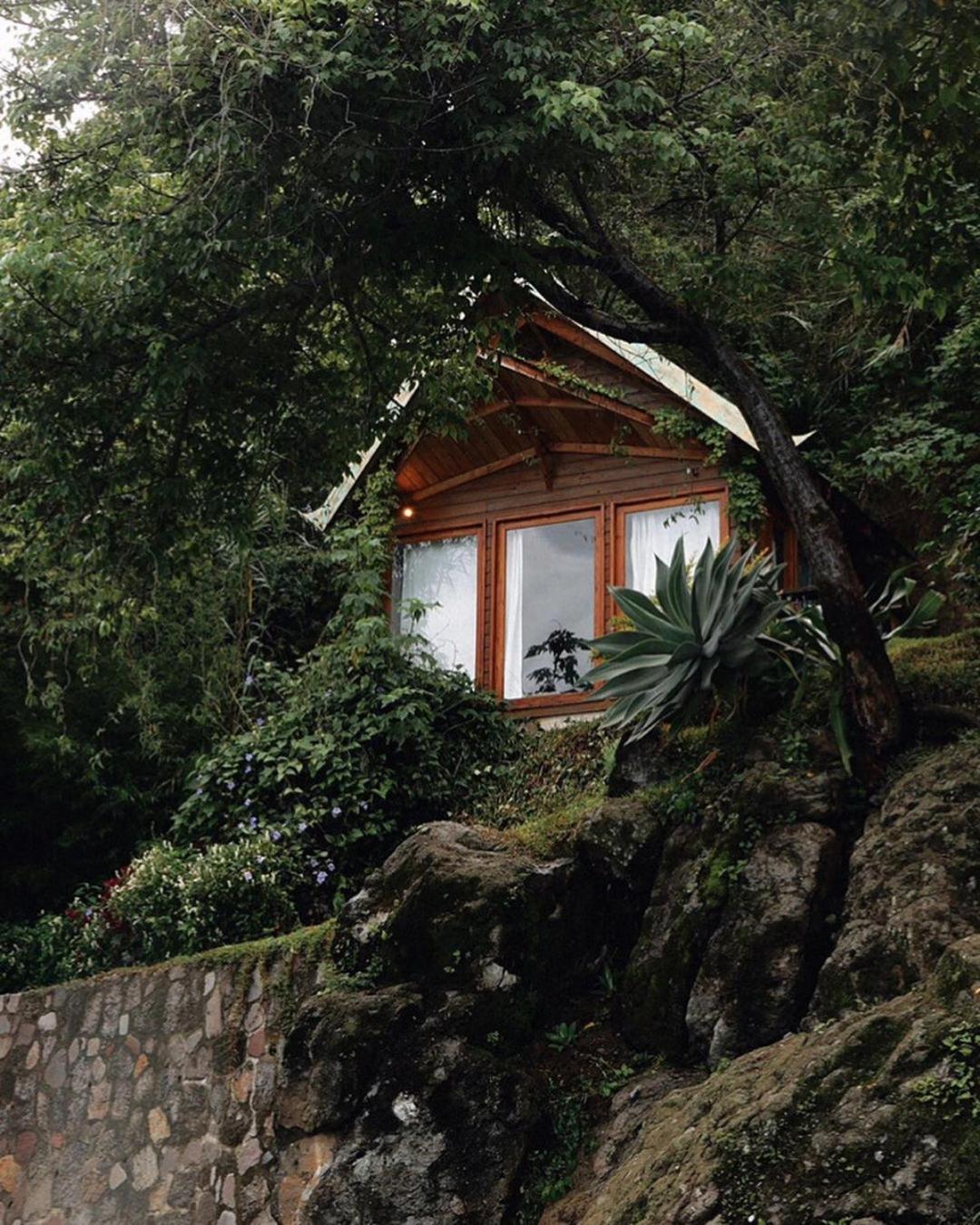 Baba Yaga Atitlan Lodge *