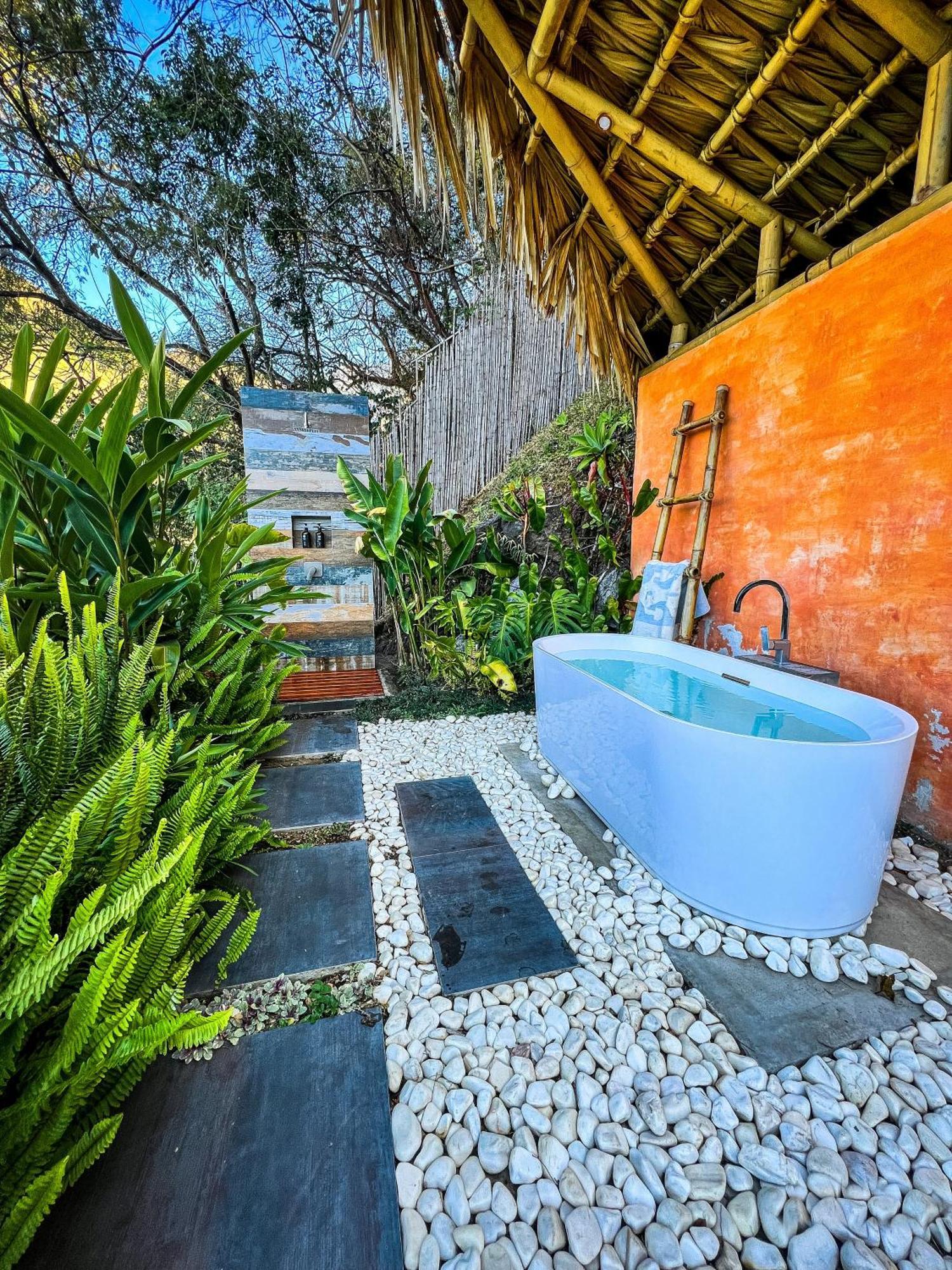 Lodge Baba Yaga Atitlan *