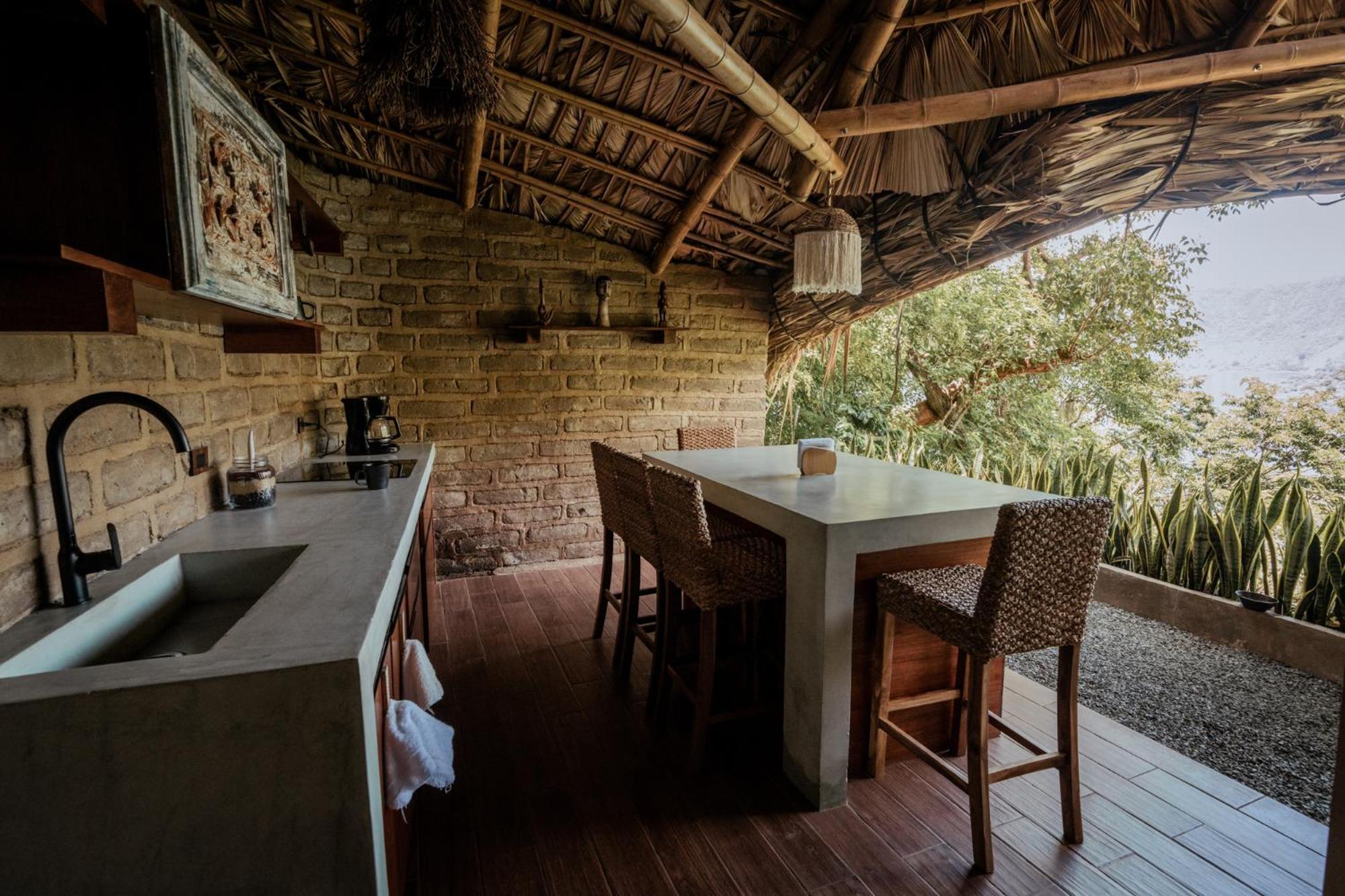 Lodge Baba Yaga Atitlan *