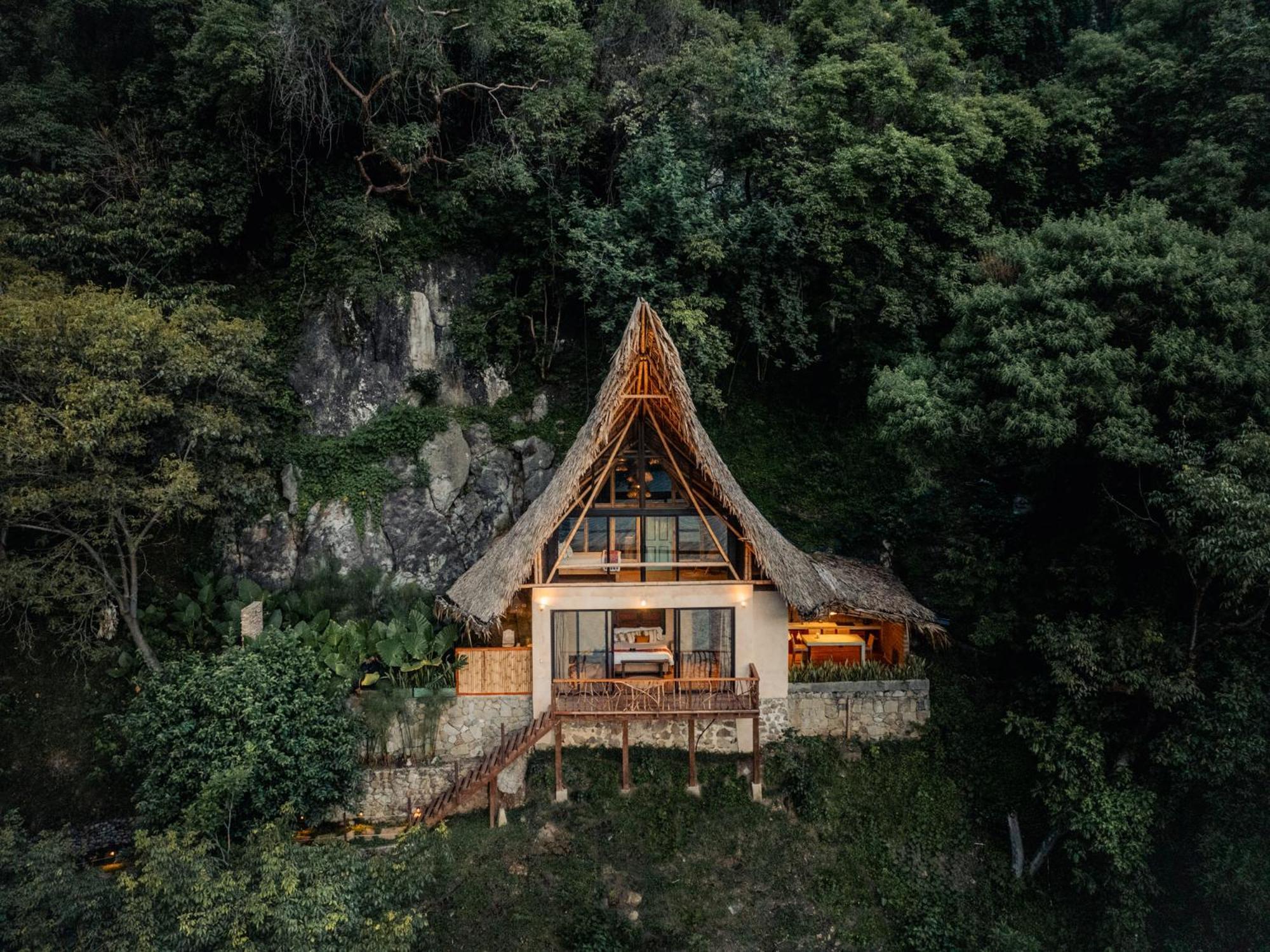 Lodge Baba Yaga Atitlan *