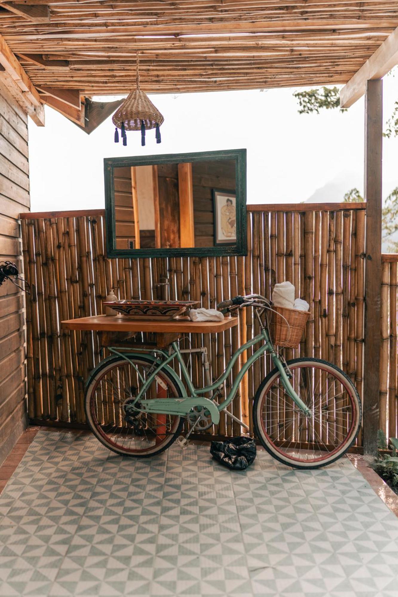 Baba Yaga Atitlan Lodge *